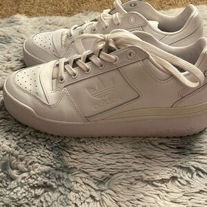 Women’s ADIDAS sneaker